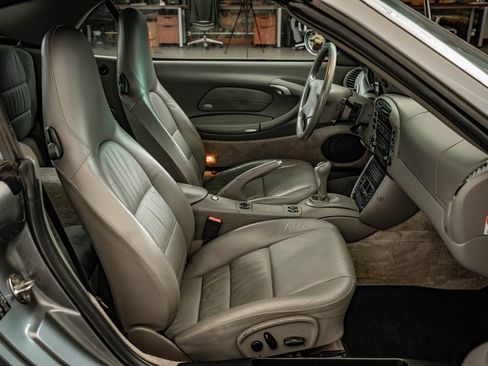 Used 2001 Porsche 911 Carrera image 26