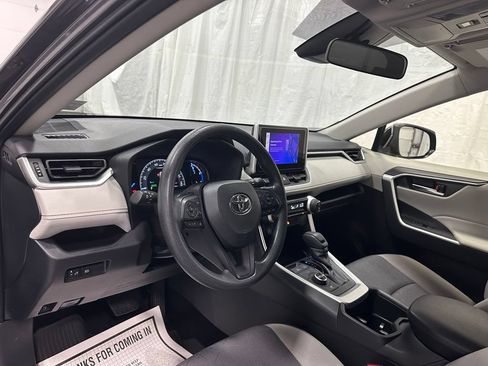 Used 2025 Toyota RAV4 XLE AWD/4WD image 15