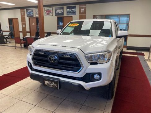 Used 2019 Toyota Tacoma SR5 image 3