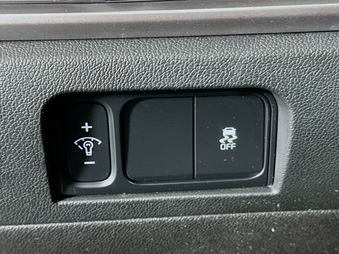 Used 2024 Kia Sorento S image 17