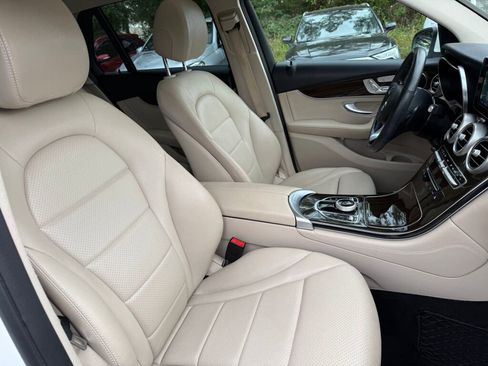 Used 2019 Mercedes-Benz GLC 300 4MATIC image 27