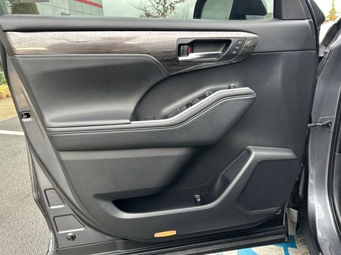 Certified 2020 Toyota Highlander Limited image 11