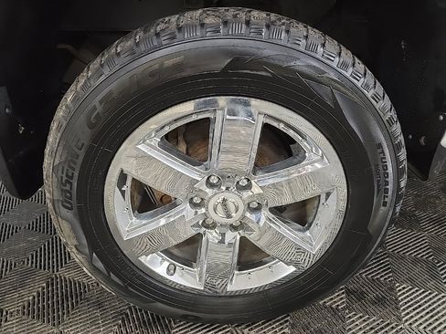 Used 2018 Nissan Titan SV image 13