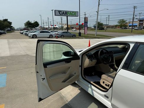 Used 2018 Volkswagen Passat 2.0T S FWD image 17