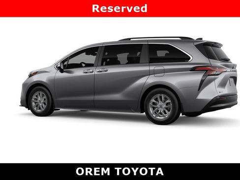New 2026 Toyota Sienna XLE image 4