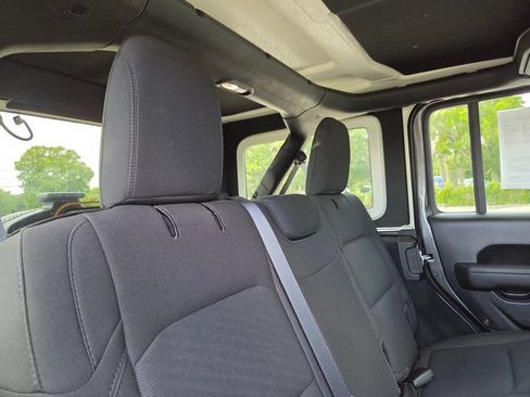 Used 2023 Jeep Wrangler Unlimited Sport AWD/4WD image 19