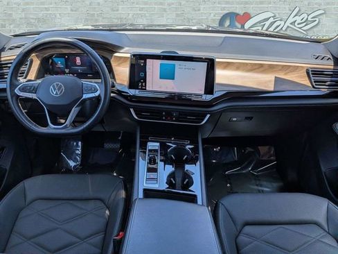 Certified 2025 Volkswagen Atlas SE FWD image 17