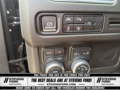 Used 2023 GMC Yukon XL SLT w/ SLT Luxury Package AWD/4WD image 20