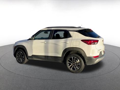 Used 2025 Chevrolet TrailBlazer LT w/ Driver Confidence Package image 10