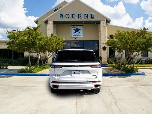 Used 2023 Jeep Grand Cherokee Overland w/ Luxury Tech Group IV image 4