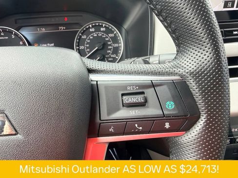 Used 2025 Mitsubishi Outlander SE AWD/4WD image 25
