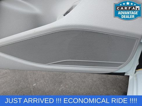 Used 2018 Volkswagen Passat 2.0T R-Line w/ R-Line Lighting Package FWD image 11