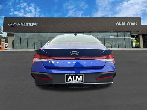 Used 2025 Hyundai Elantra SE image 6