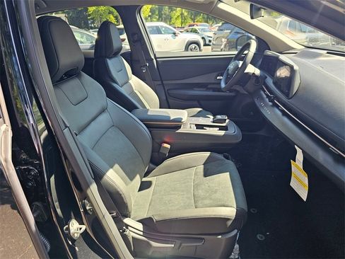 New 2025 Nissan Ariya AWD image 27