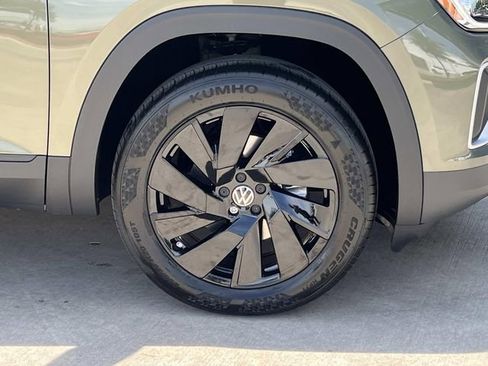 New 2026 Volkswagen Atlas SE FWD image 3