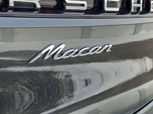 Certified 2025 Porsche Macan image 13
