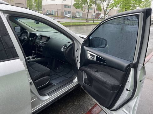 Used 2014 Nissan Pathfinder SV FWD image 9