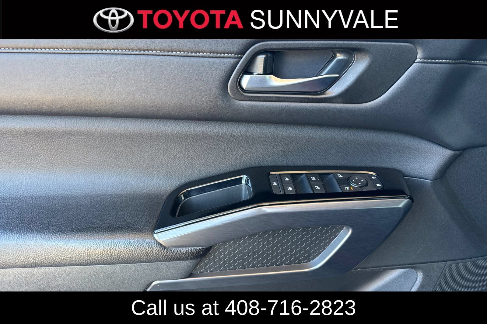 Used 2024 Nissan Pathfinder SL FWD image 15