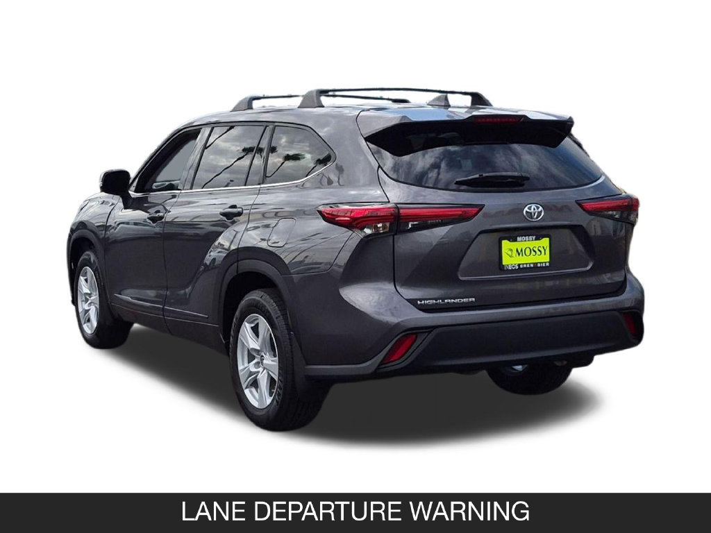 Used 2021 Toyota Highlander L FWD image 7