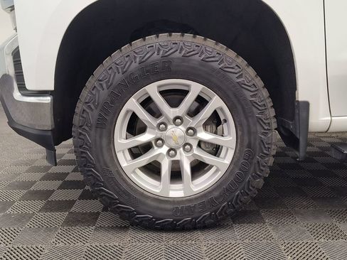 Used 2021 Chevrolet Silverado 1500 LT w/ Z71 Off-Road Package AWD/4WD image 11