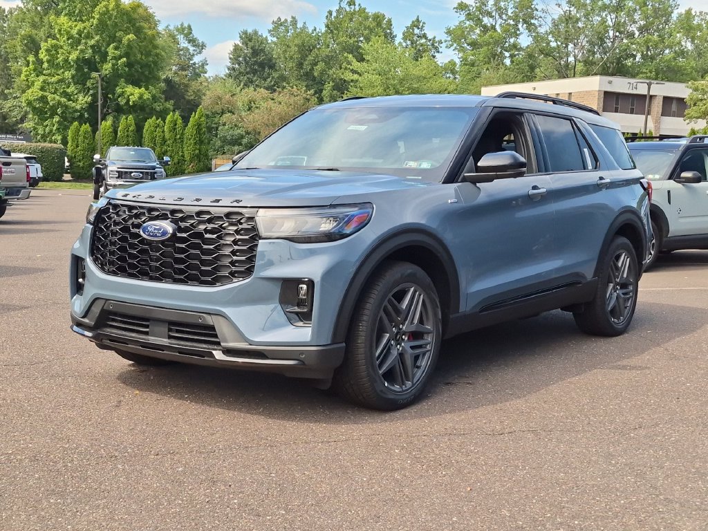 New 2026 Ford Explorer ST-Line w/ ST-Line Street Pack AWD/4WD image 2