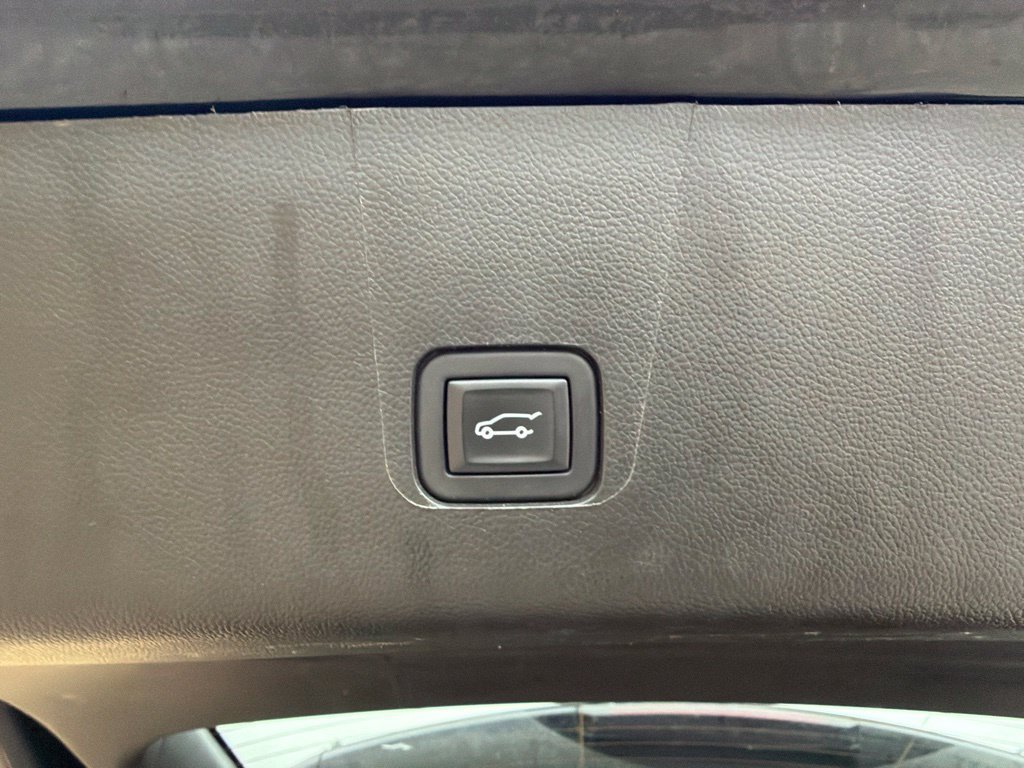 Used 2023 Chevrolet Traverse LT AWD/4WD image 9