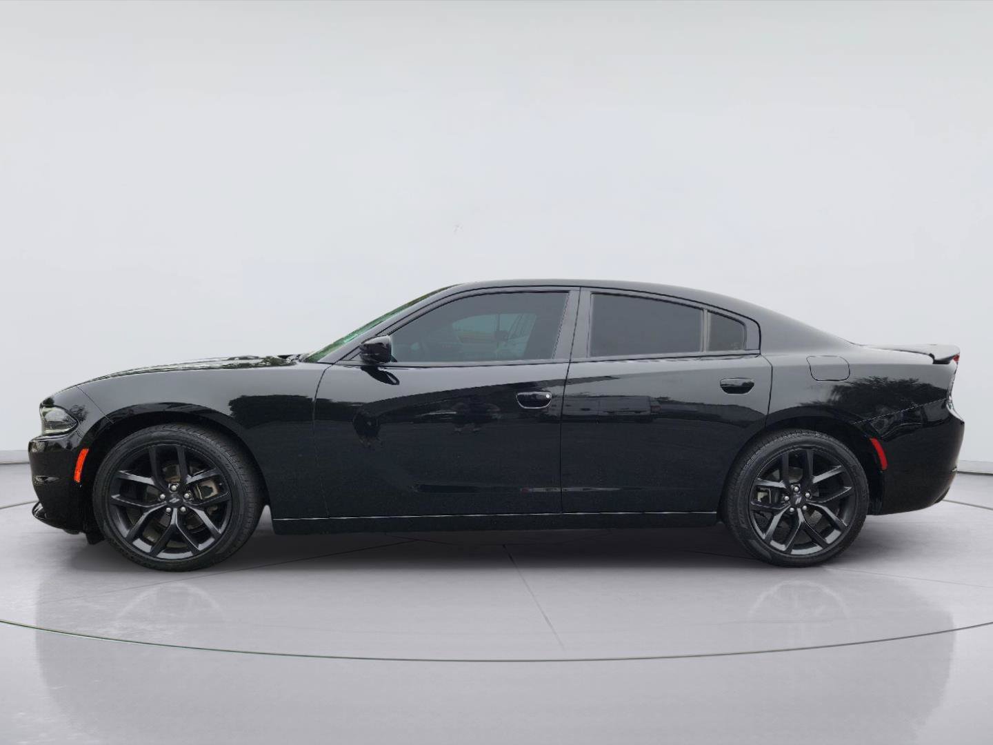 Certified 2022 Dodge Charger SXT w/ Blacktop Package RWD image 4