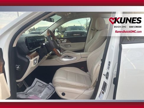 Used 2022 Mercedes-Benz GLS 450 4MATIC image 11
