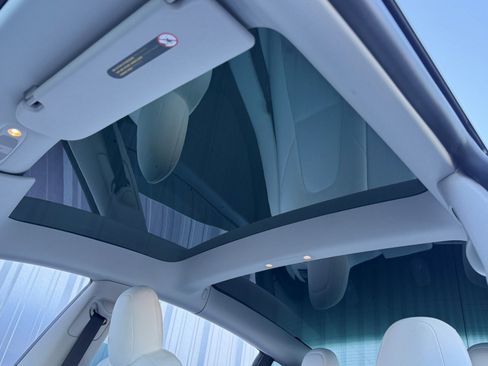 Used 2022 Tesla Model 3 image 12