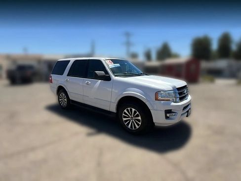 Used 2016 Ford Expedition XLT w/ Equipment Group 201A RWD image 8