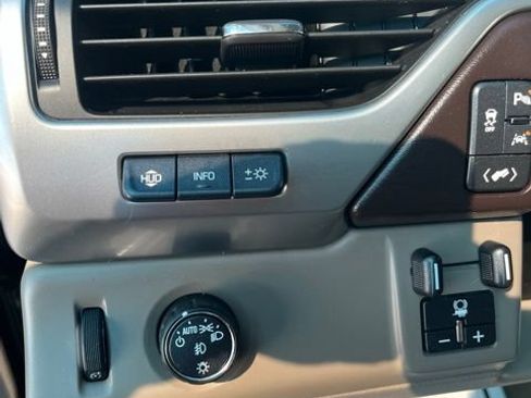 Used 2018 Chevrolet Tahoe Premier RWD image 19