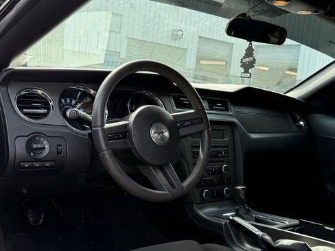 Used 2012 Ford Mustang GT RWD image 2