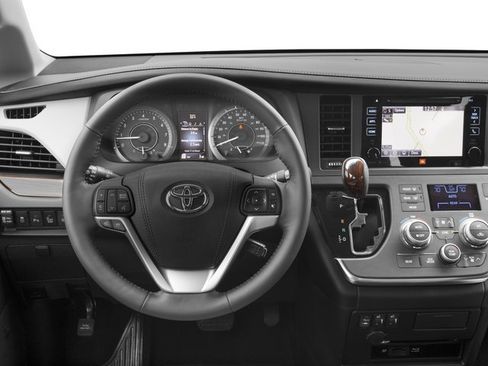 Used 2017 Toyota Sienna XLE FWD image 7