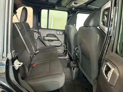 Used 2022 Jeep Wrangler Unlimited Sahara image 28