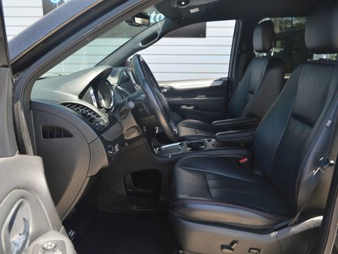 Used 2017 Dodge Grand Caravan GT FWD image 11