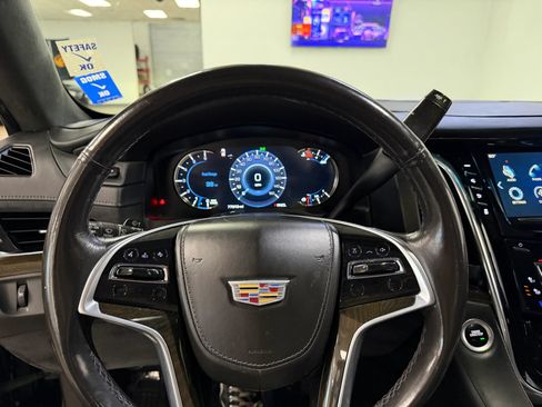 Used 2018 Cadillac Escalade Platinum RWD image 35