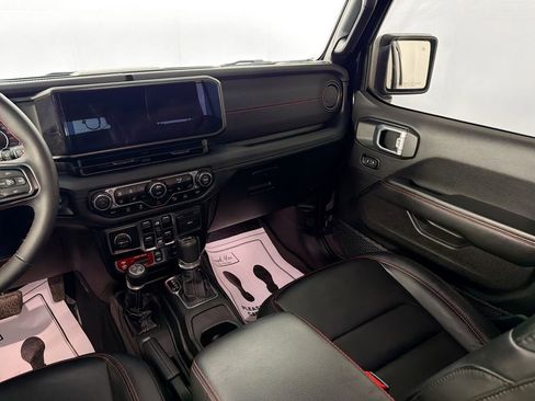 Used 2024 Jeep Wrangler Unlimited Rubicon image 23