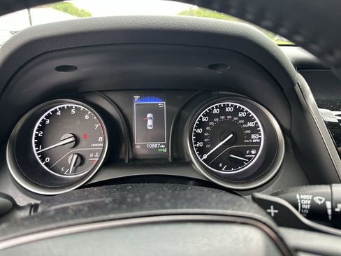 Used 2023 Toyota Camry SE FWD image 12