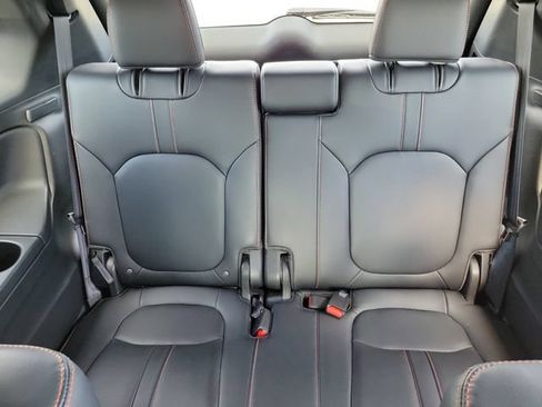 Used 2023 Honda Pilot TrailSport image 8