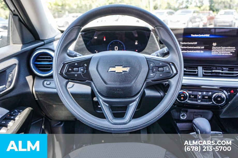Used 2025 Chevrolet Trax LT FWD image 27