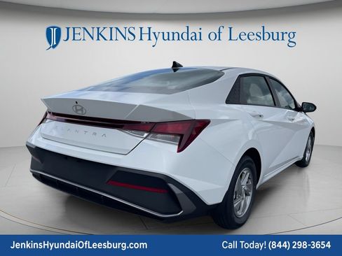 New 2026 Hyundai Elantra SE FWD image 5