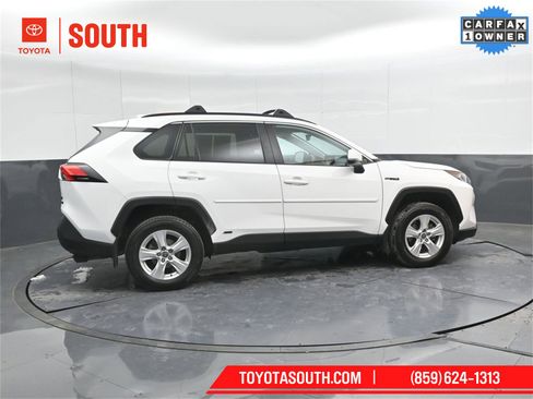 Used 2021 Toyota RAV4 XLE w/ Convenience Package image 3