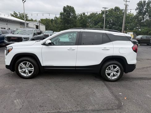 Used 2024 GMC Terrain SLE w/ Driver Convenience Package AWD/4WD image 2