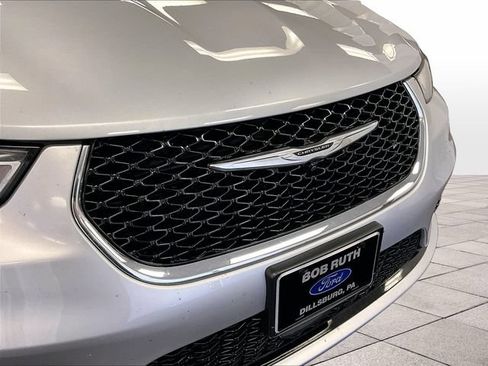 Used 2022 Chrysler Pacifica Limited AWD/4WD image 30