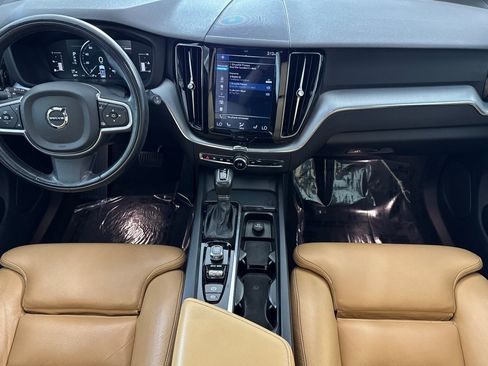Used 2019 Volvo XC60 T6 Momentum AWD/4WD image 16
