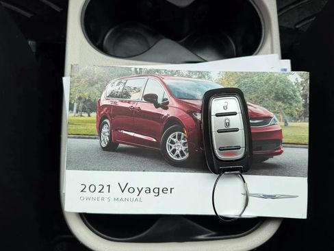 Used 2021 Chrysler Voyager L FWD image 40
