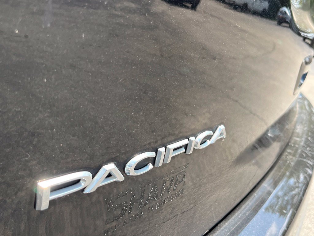 Used 2024 Chrysler Pacifica Touring FWD image 8