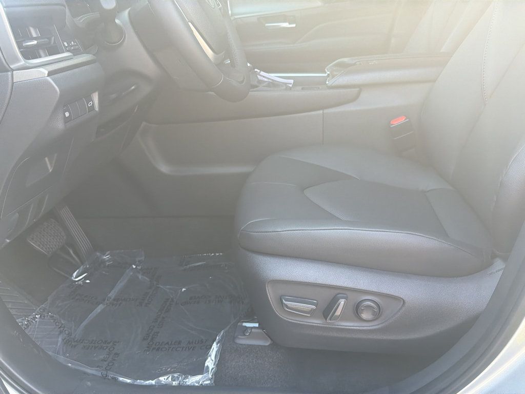 New 2026 Toyota Grand Highlander XLE FWD image 13