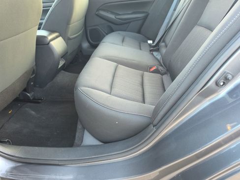 Used 2025 Nissan Altima 2.5 SV FWD image 10