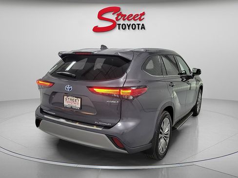 Certified 2022 Toyota Highlander Platinum image 4
